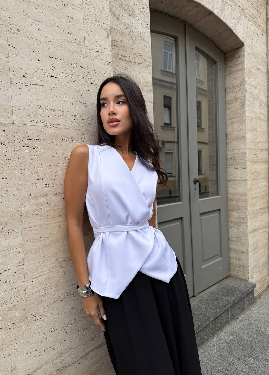 Чорно-білий літній комплект (жилет, спідниця) No Brand