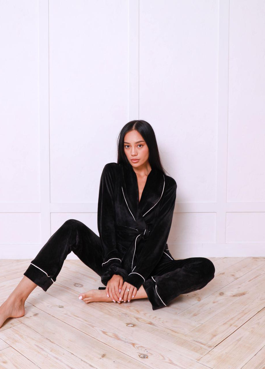 Черная женская пижама велюр eva на запах черного цвета р.m 373697 New Trend