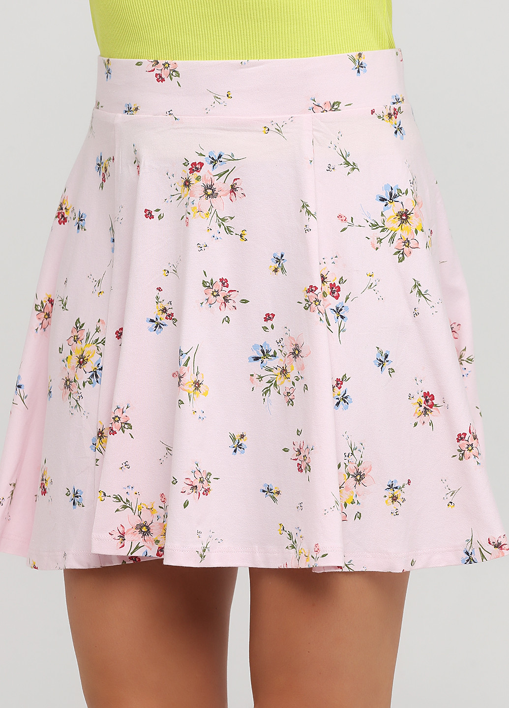 Светло-розовая цветочной расцветки юбка C&A