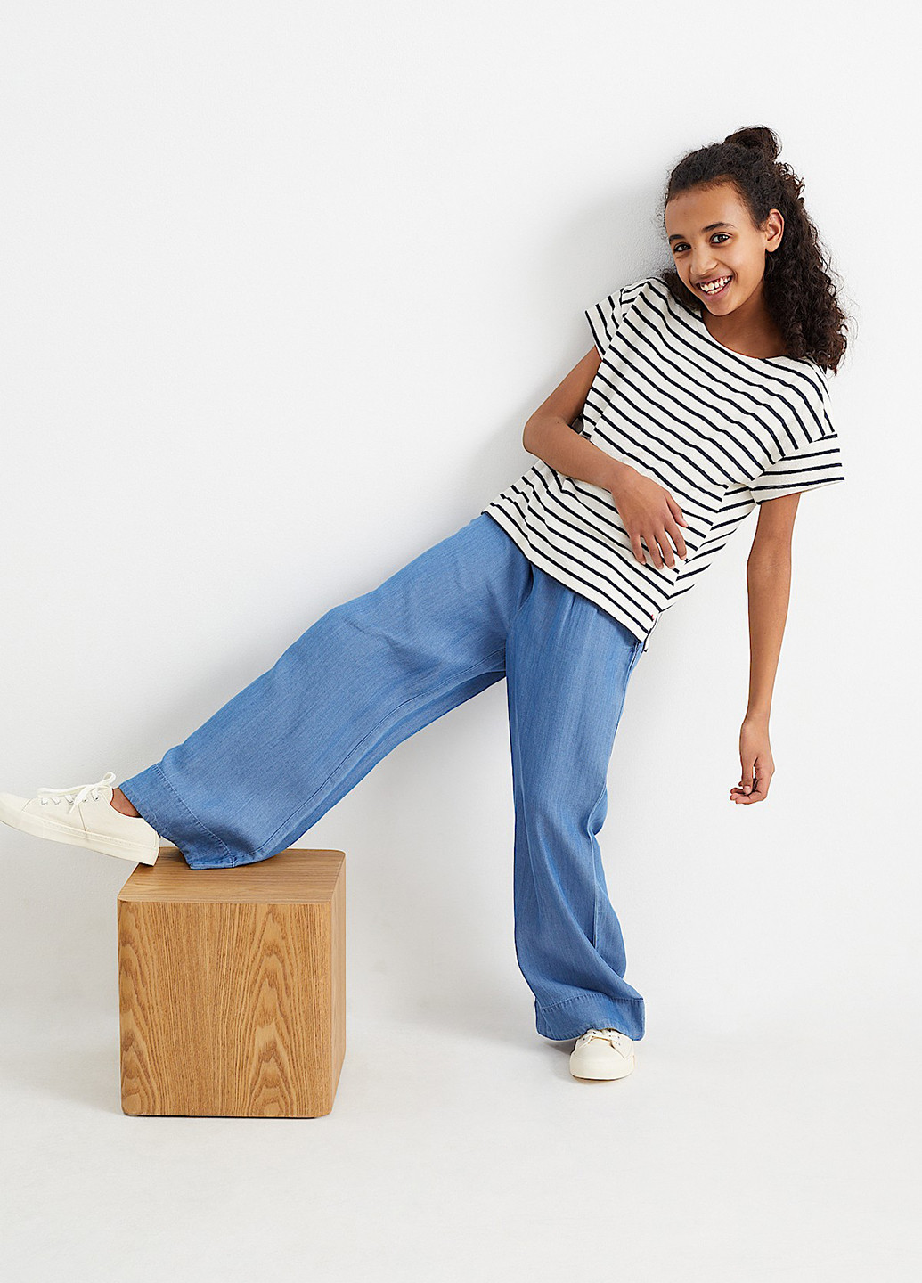 Молочна літня футболка C&A