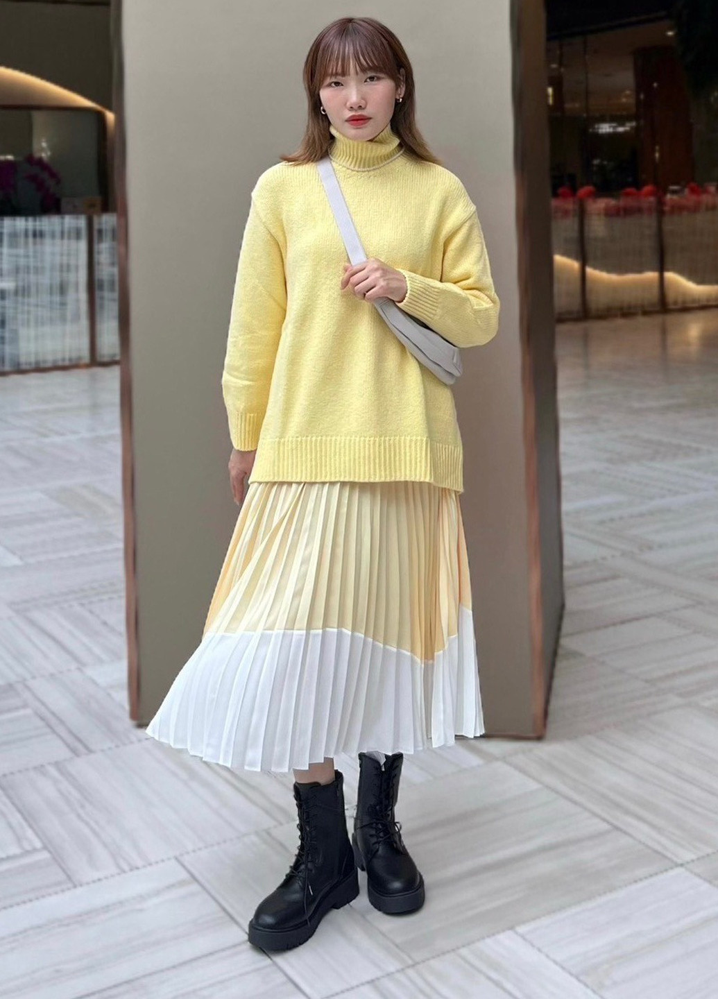 Жовтий демісезонний светр Uniqlo