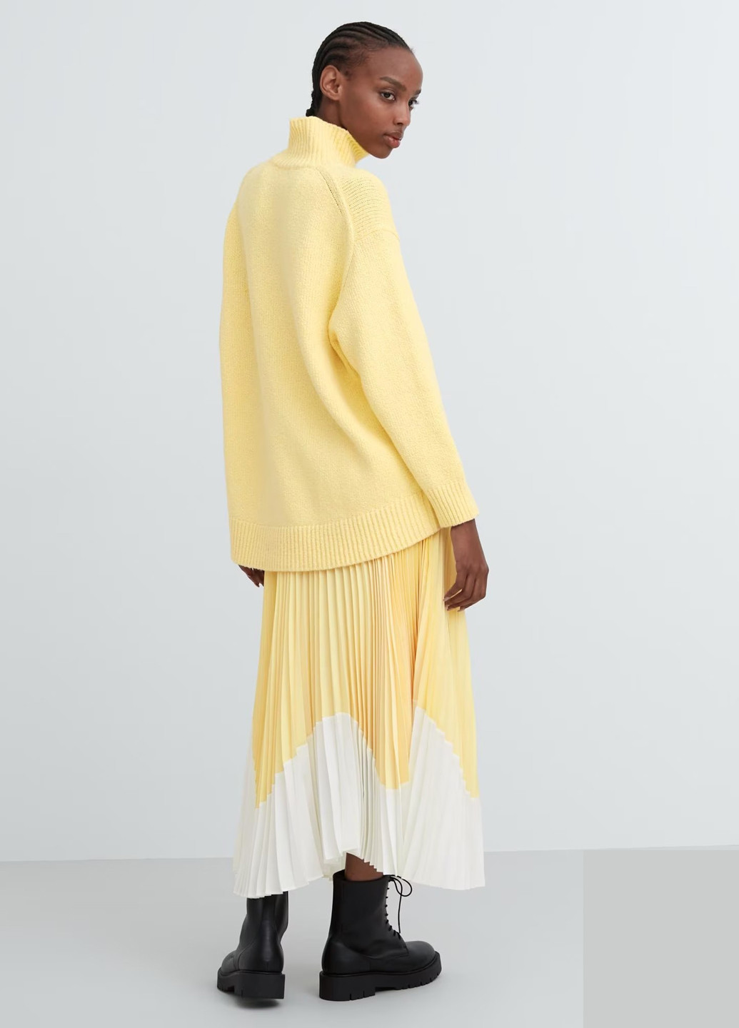 Желтый демисезонный свитер Uniqlo
