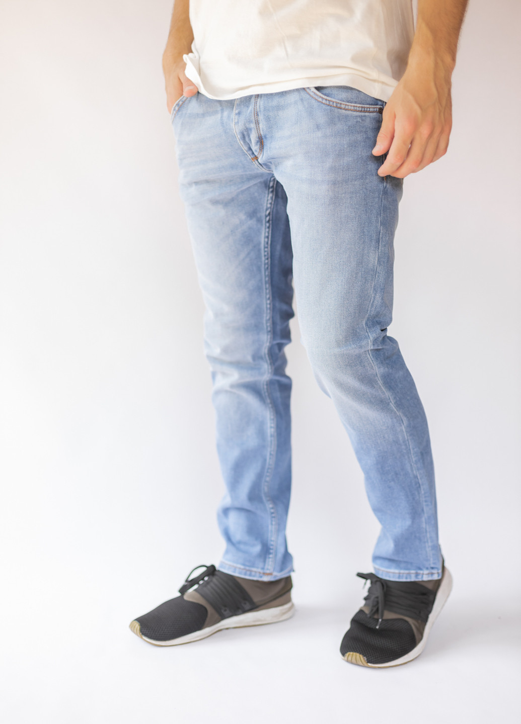 Темно-голубые демисезонные зауженные джинсы Mustang