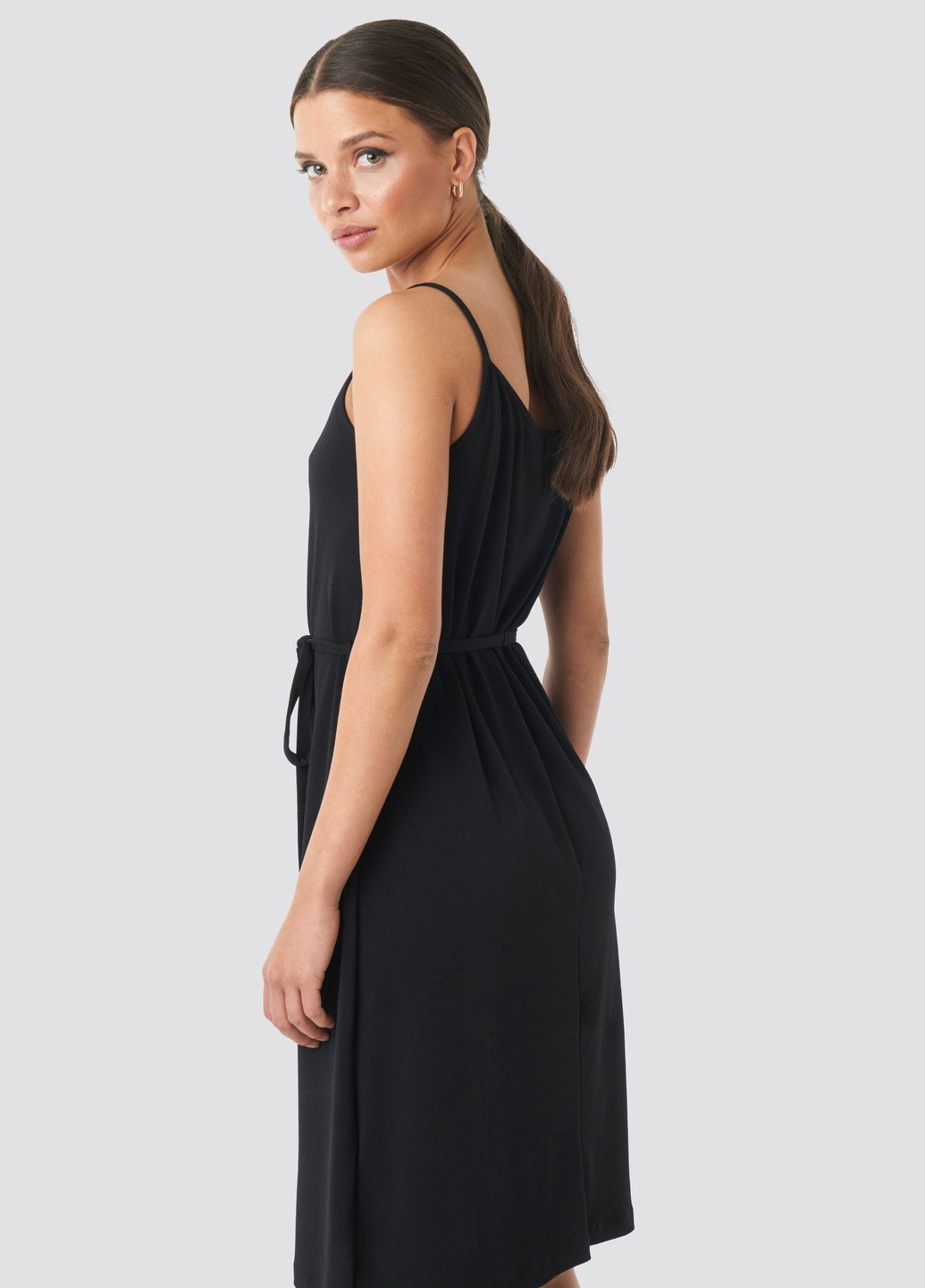 Черное кэжуал платье NA-KD однотонное