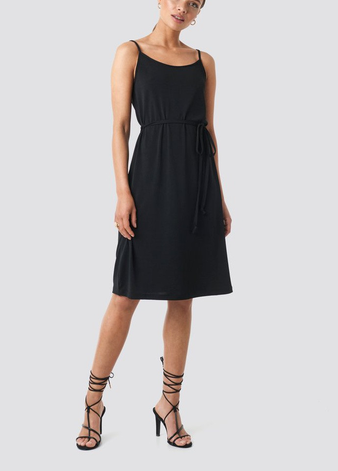 Черное кэжуал платье NA-KD однотонное