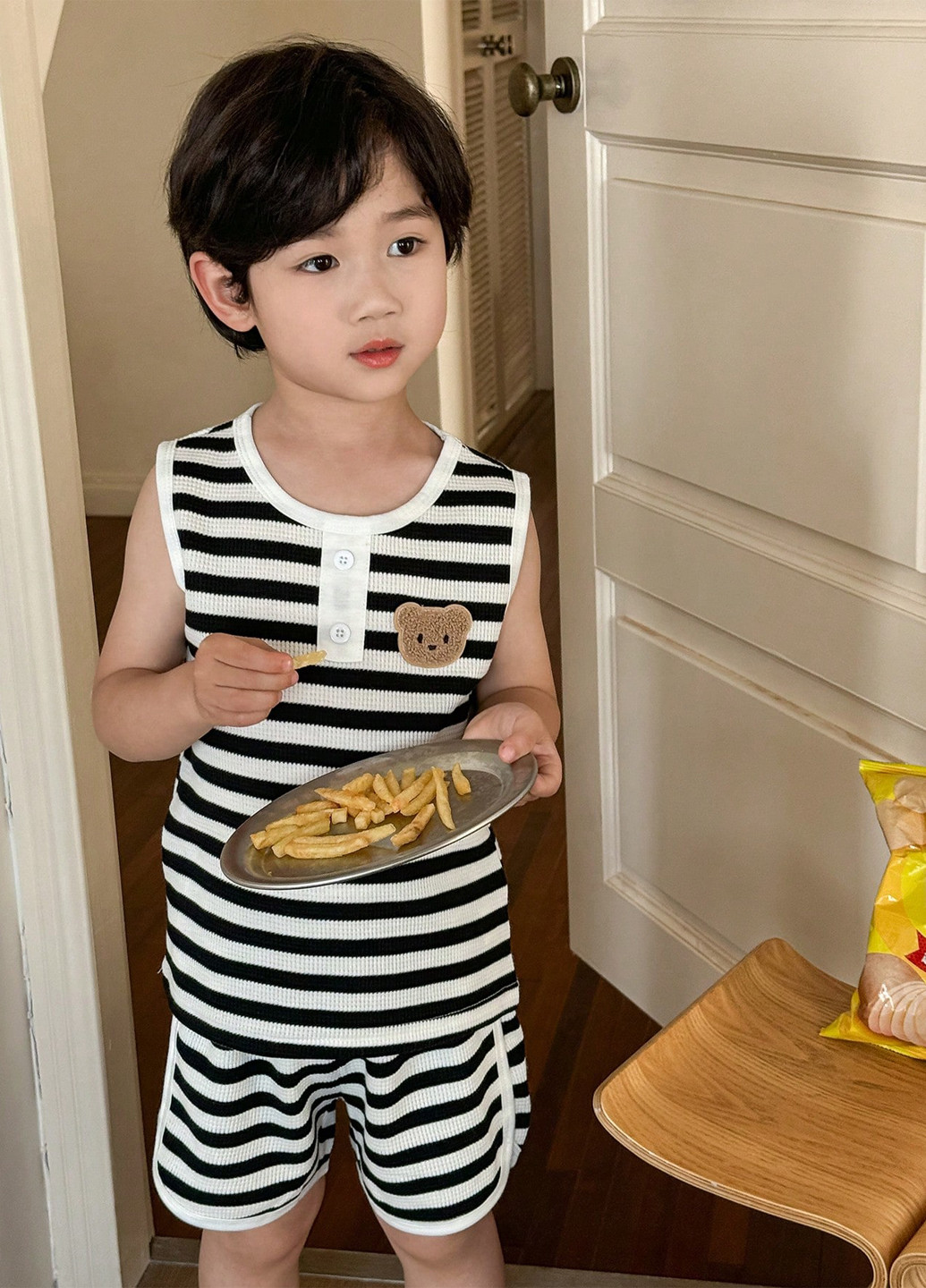 Чорно-біла всесезон піжама (сорочка, шорти) сорочка + шорти SHEIN