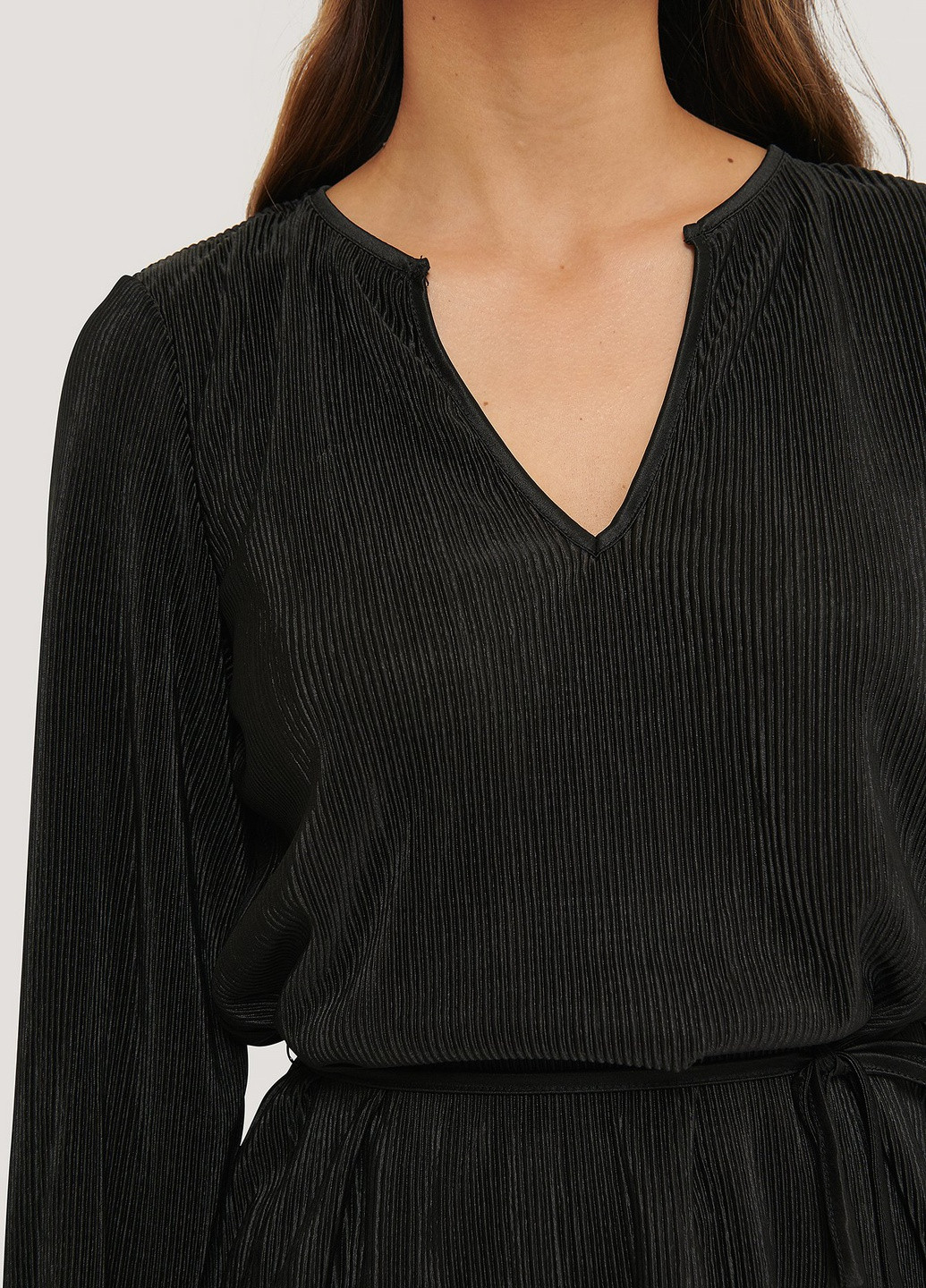 Чёрная блуза с баской NA-KD