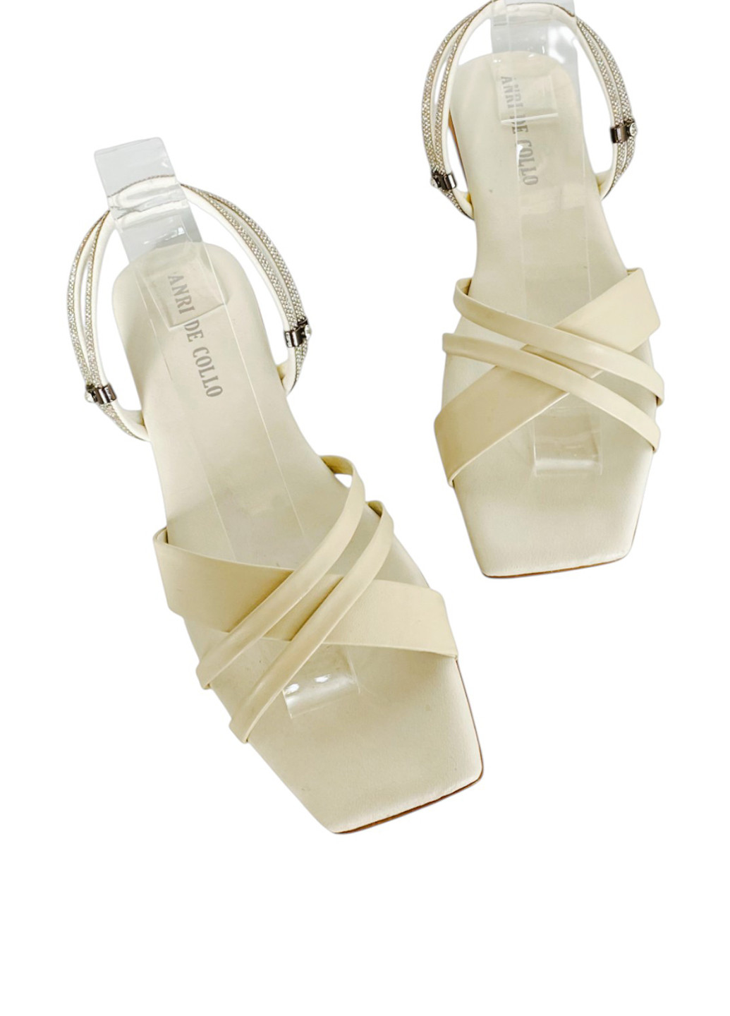 Бежевые босоножки Anri de Collo без застежки с камнями