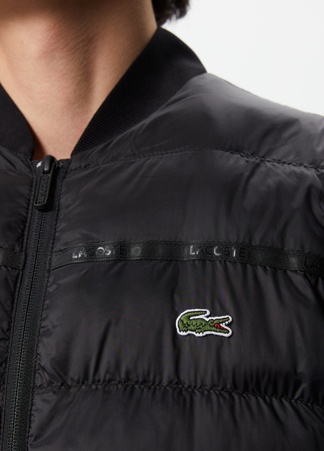 Черная демисезонная куртка Lacoste