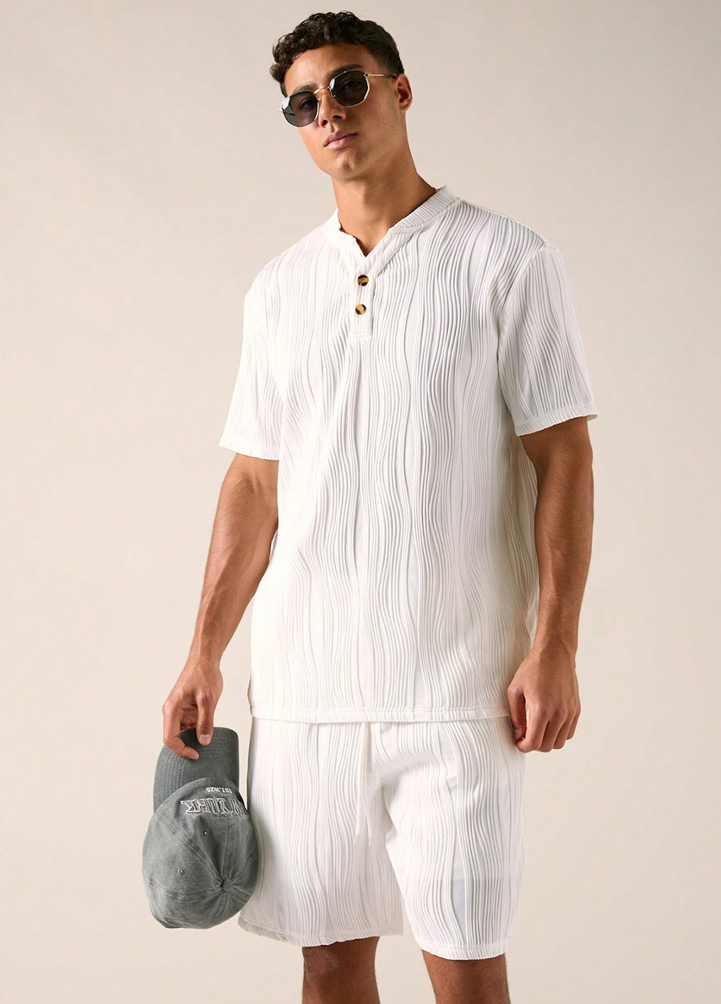 Білий літній комплект (футболка, шорти) SHEIN