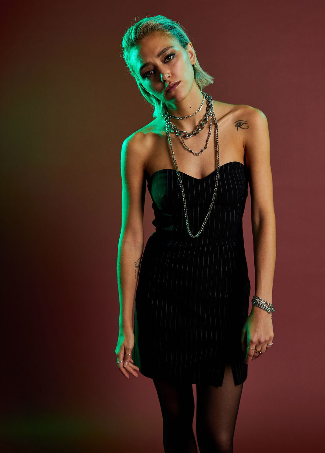 Черное кэжуал платье с открытыми плечами Jennyfer однотонное