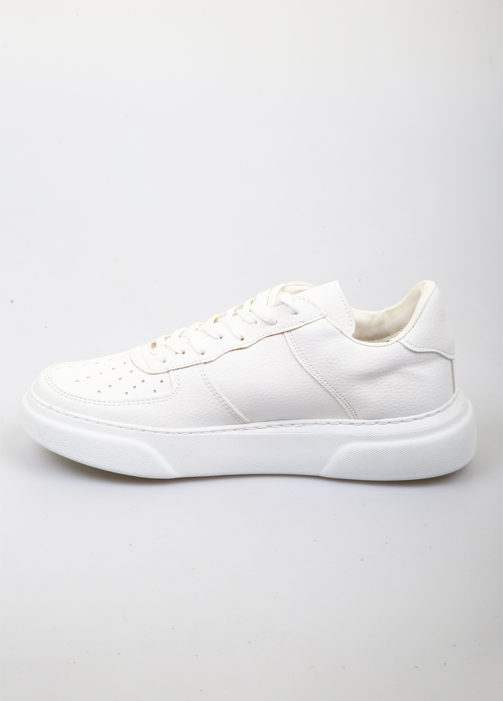 Белые всесезонные кроссовки South