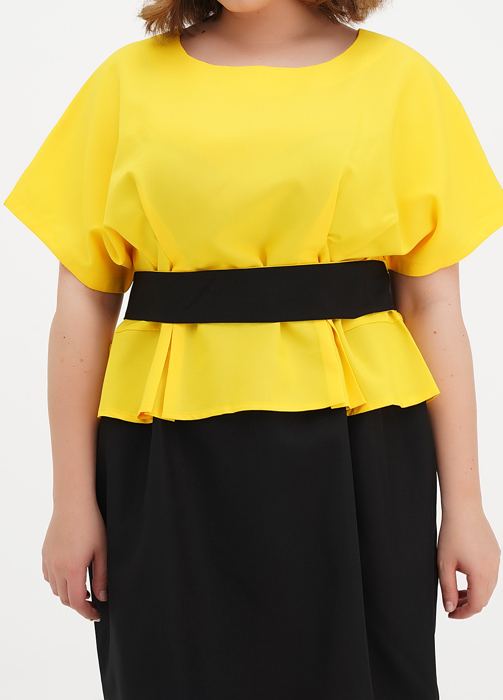Желтое кэжуал платье с баской Rebecca Tatti однотонное