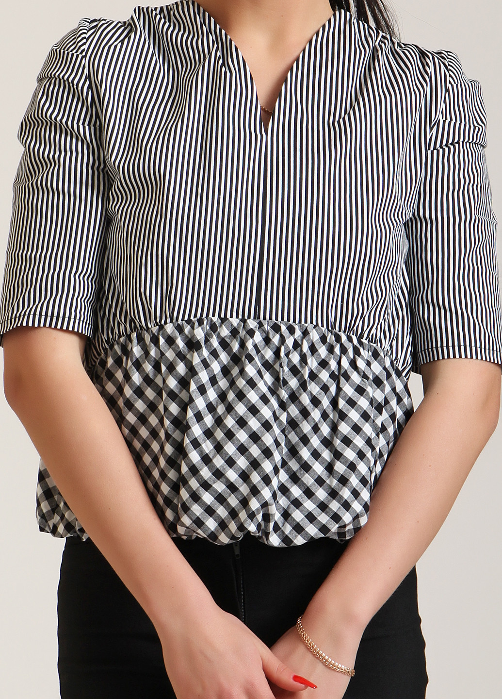 Черно-белая летняя блуза Kedma
