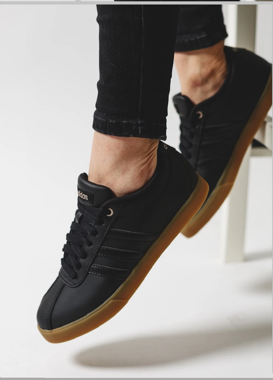Кроссовки adidas чёрные всесезоны (186496388)