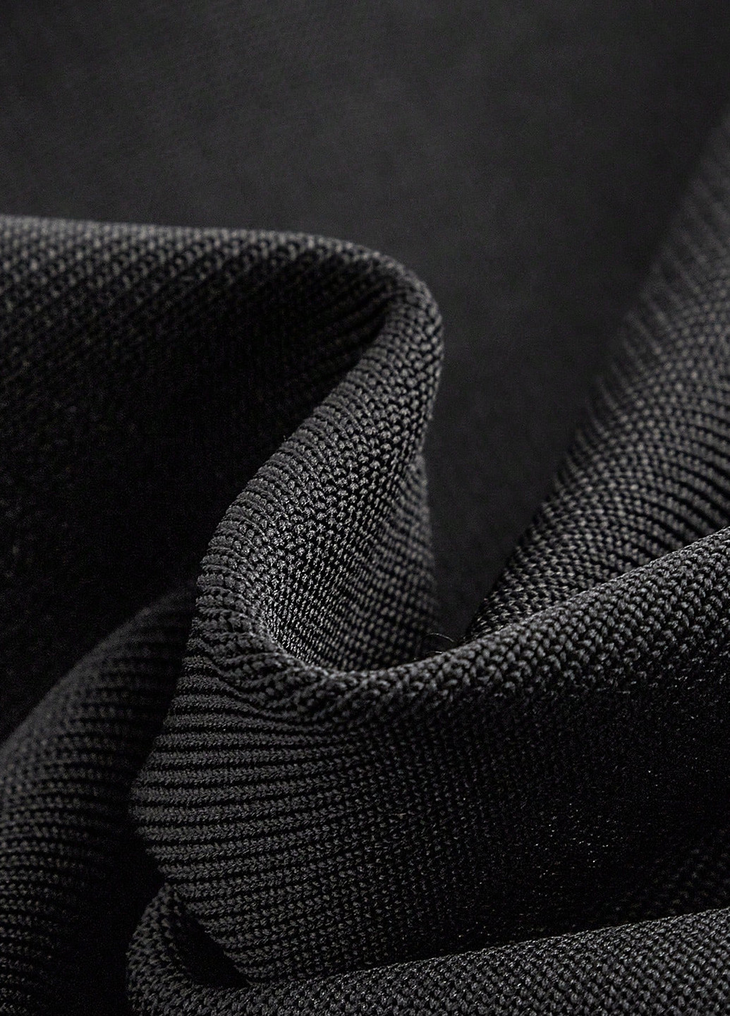 Черное коктейльное платье с открытой спиной SHEIN однотонное