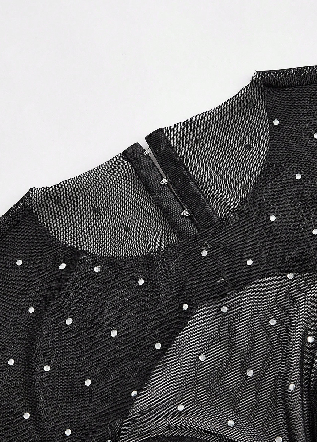 Черное коктейльное платье с открытой спиной SHEIN однотонное