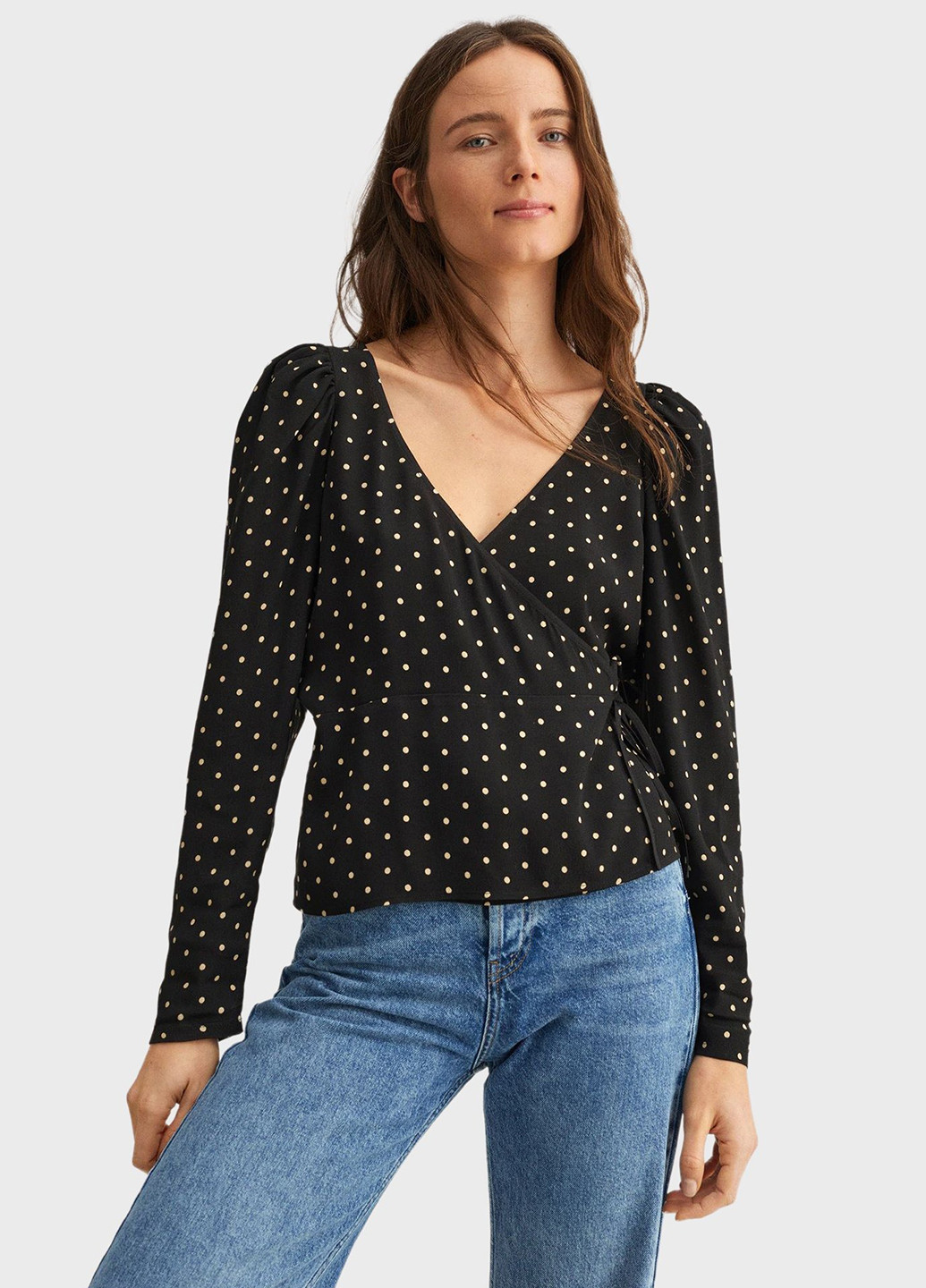 Чёрная блуза на запах Mango