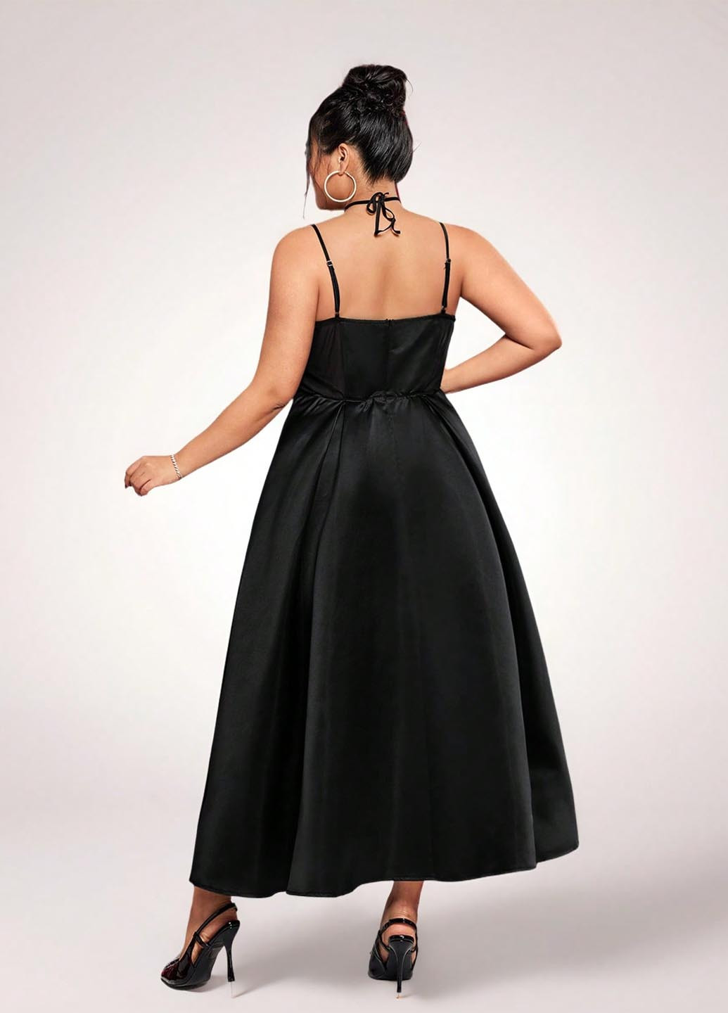 Черное вечернее платье клеш SHEIN однотонное