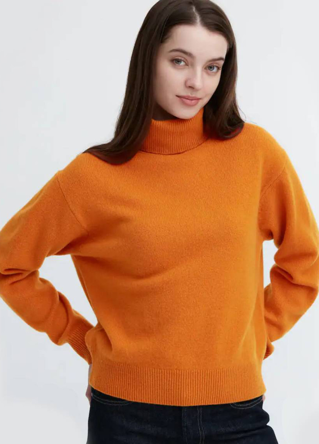 Оранжевый зимний свитер Uniqlo