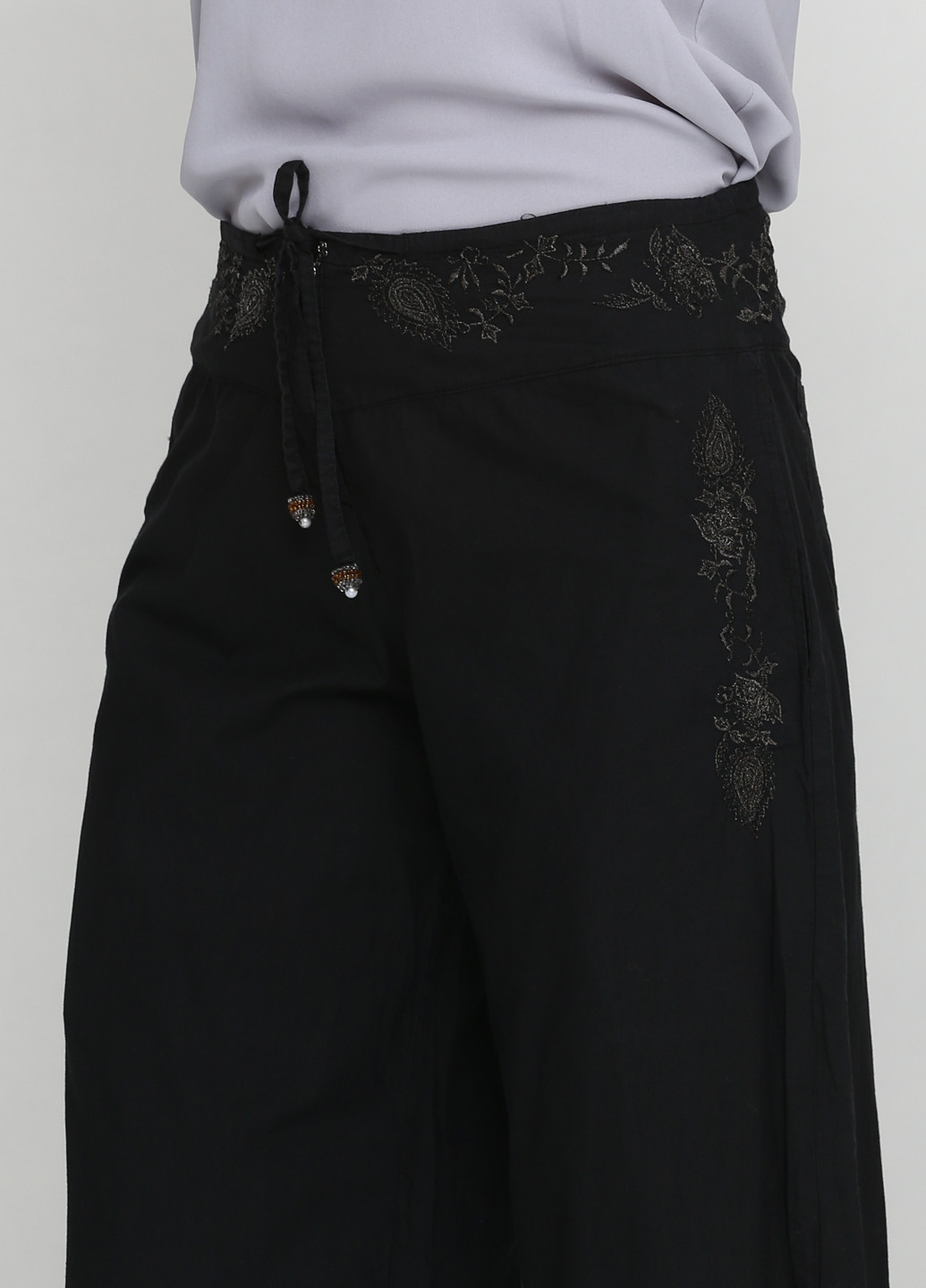 Черные кэжуал демисезонные брюки Adele Fado