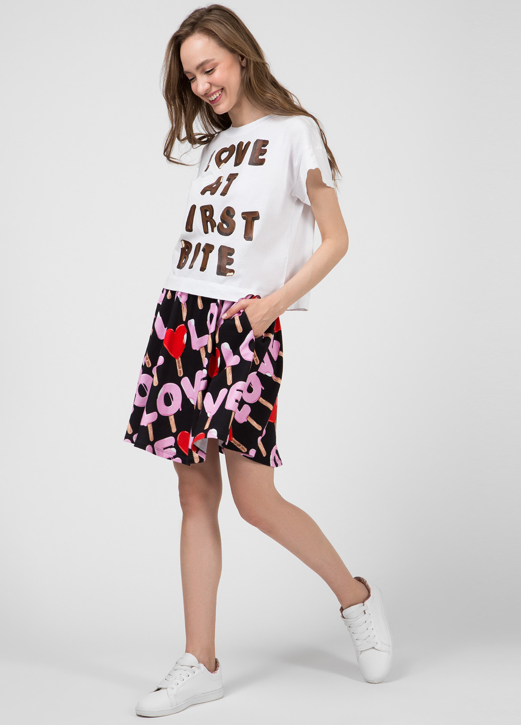 Черная кэжуал с рисунком юбка Love Moschino клешированная