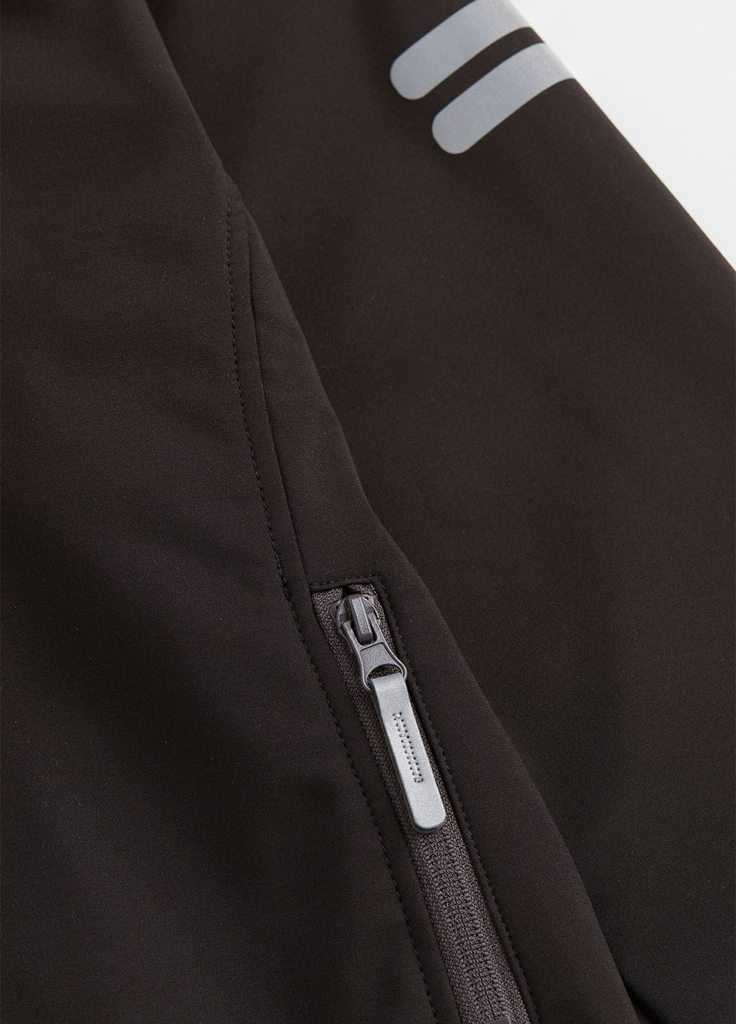 Черная демисезонная куртка H&M