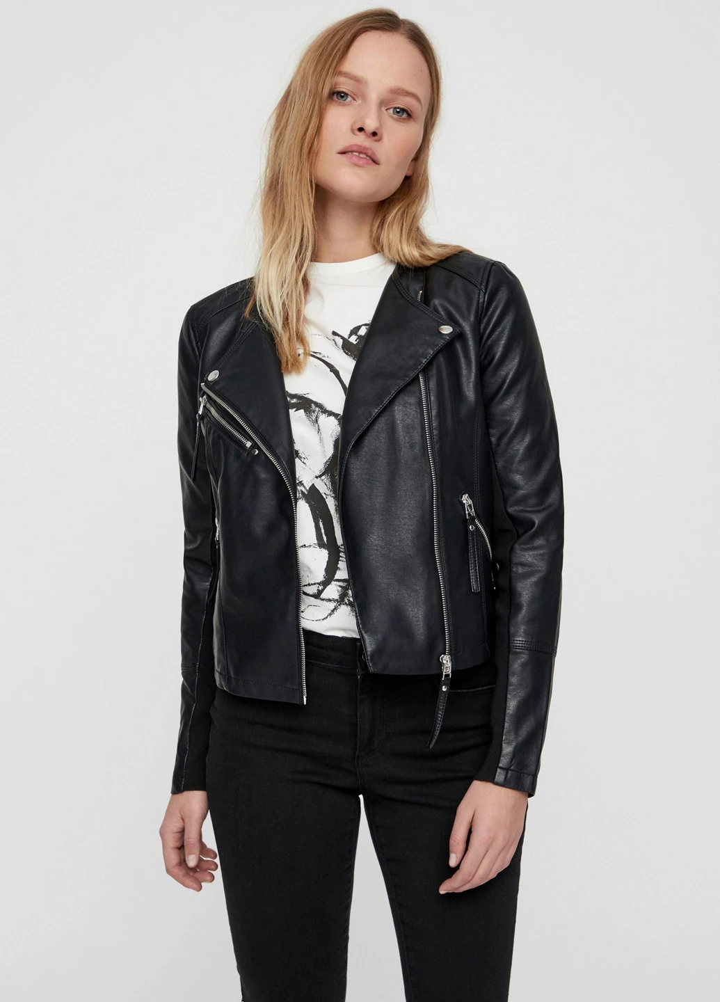 Чорна демісезонна куртка Vero Moda