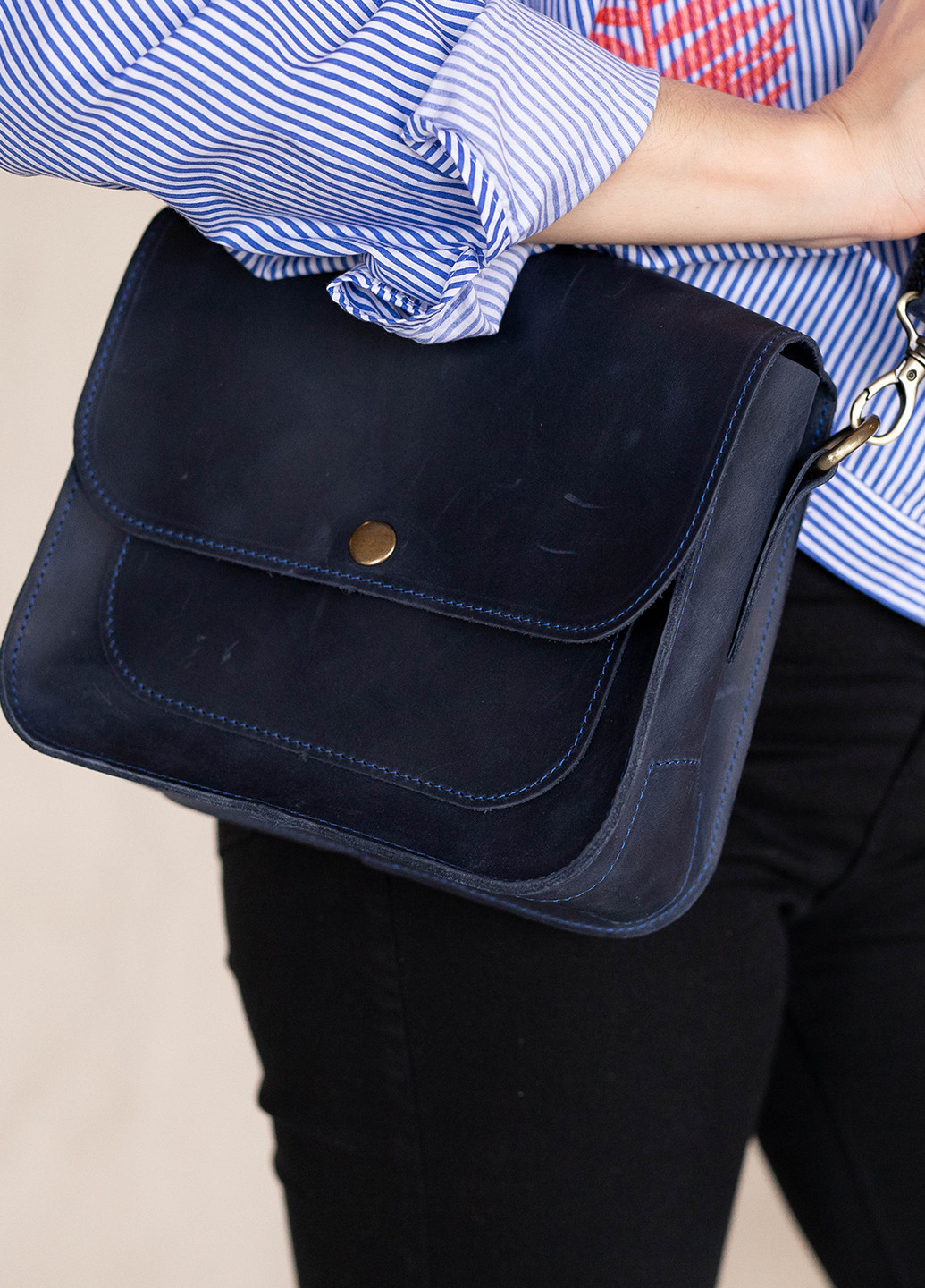 Мінімалістична жіноча сумка через плече арт. 609b з натуральної вінтажної шкіри бордового кольору Boorbon (255512251)