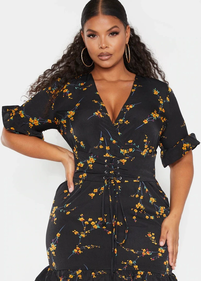 Черное кэжуал платье PrettyLittleThing с цветочным принтом
