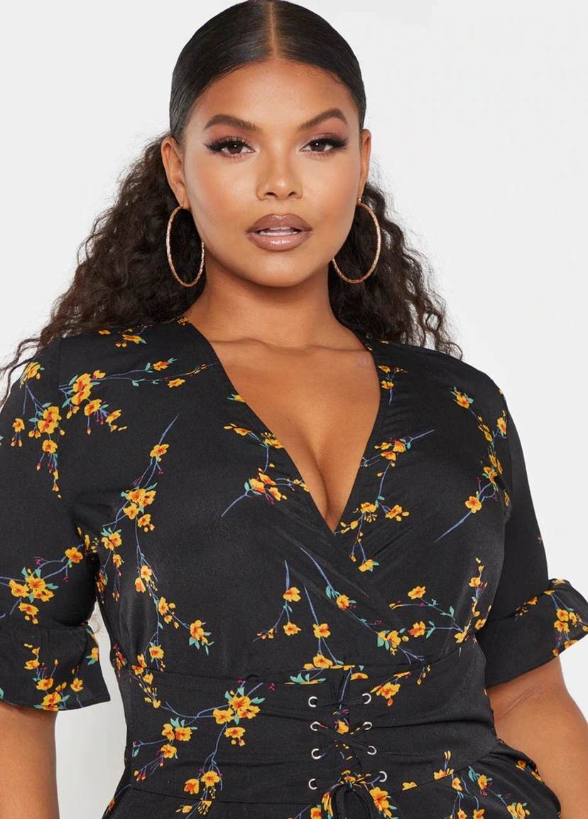 Черное кэжуал платье PrettyLittleThing с цветочным принтом