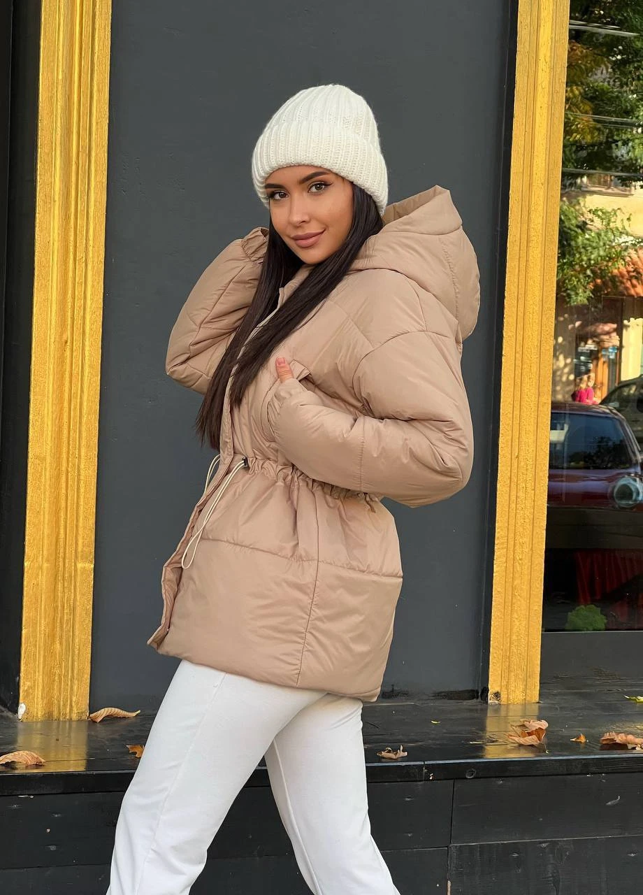 Бежевая зимняя куртка Moni&co