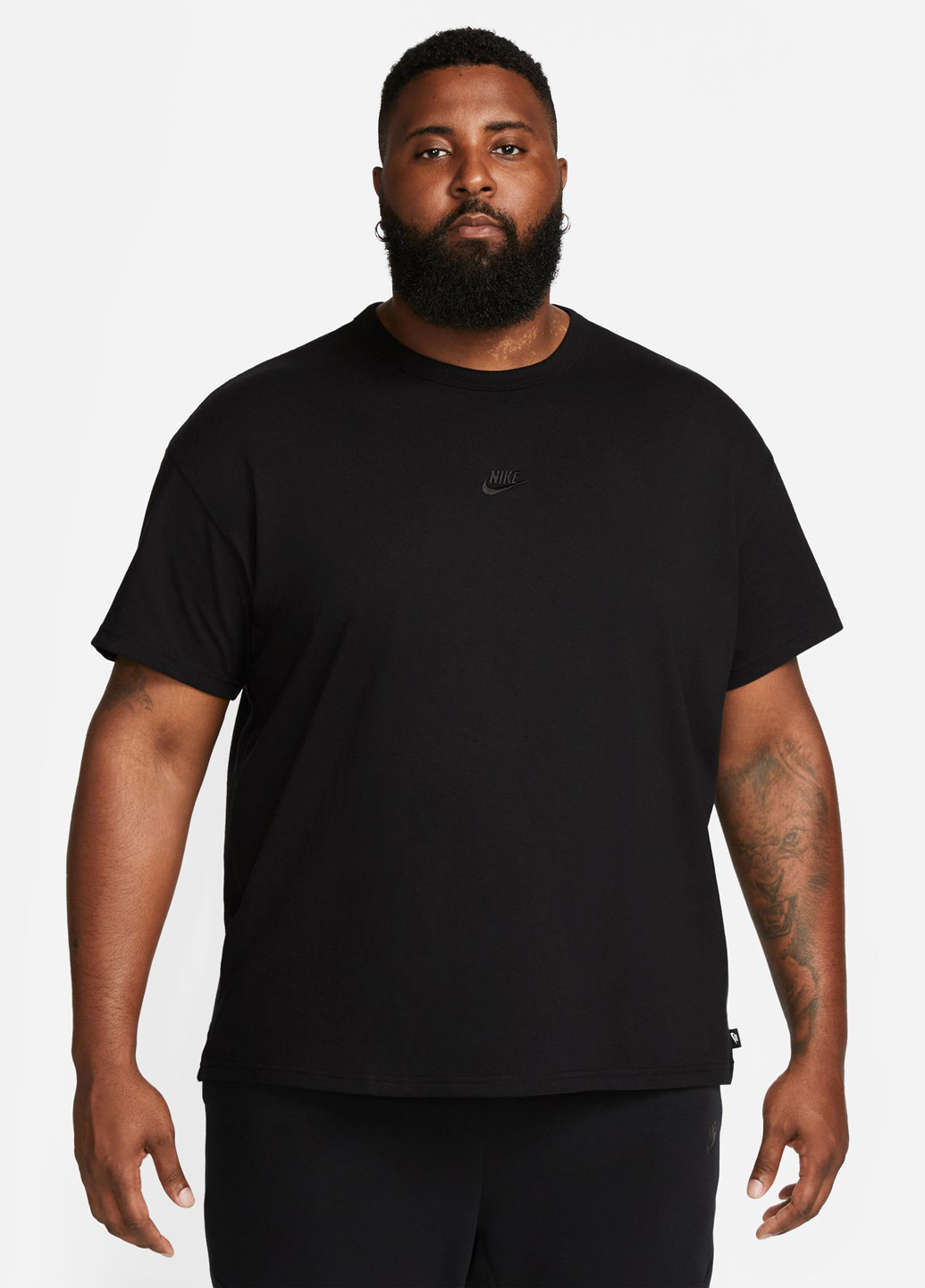 Чорна футболка Nike SPORTSWEAR PREMİUM ESSENTİALS