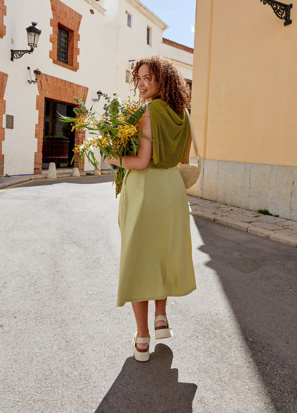 Зеленое кэжуал, деловое платье а-силуэт Uniqlo однотонное