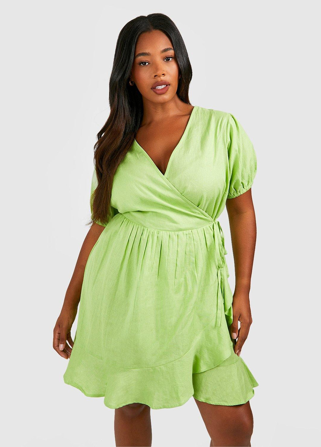 Зеленое кэжуал платье на запах Boohoo однотонное