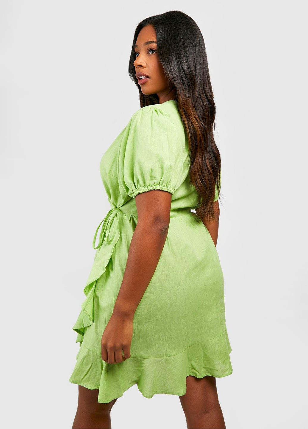 Зеленое кэжуал платье на запах Boohoo однотонное