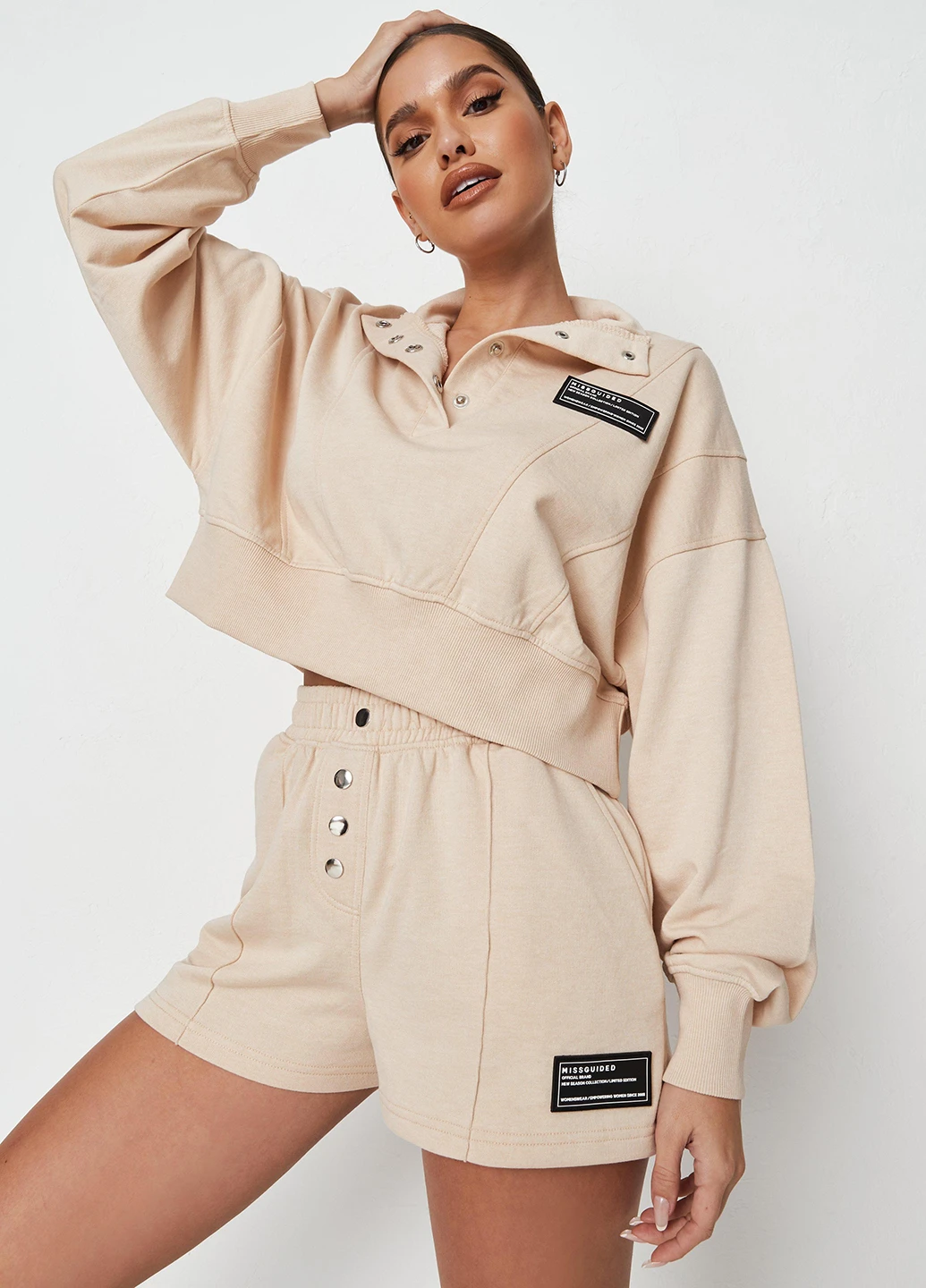 Пудровий світшот Missguided однотонний нашивки (261410848)