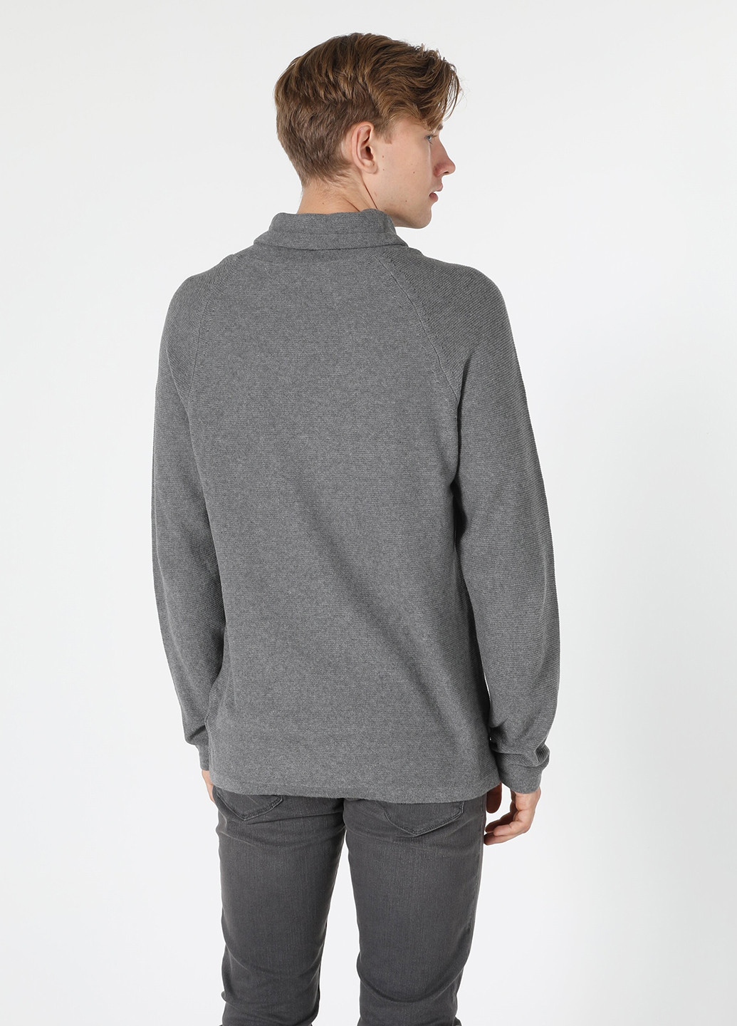Темно-сірий зимовий светр Colin's