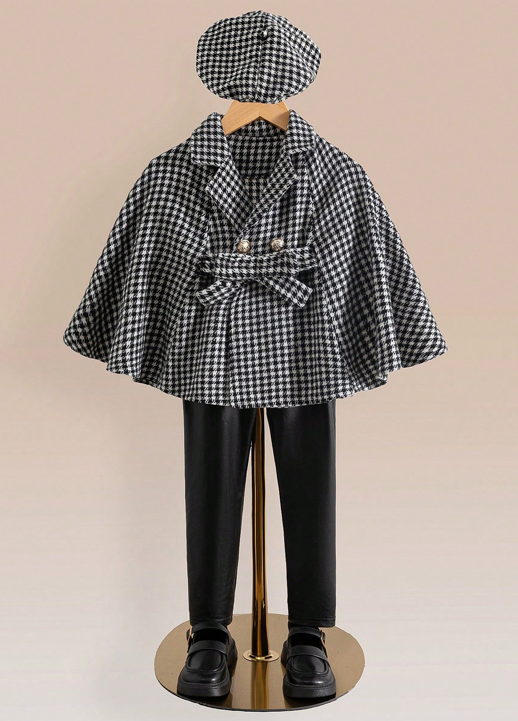 Черно-белый демисезонный костюм (пальто, брюки, берет) SHEIN