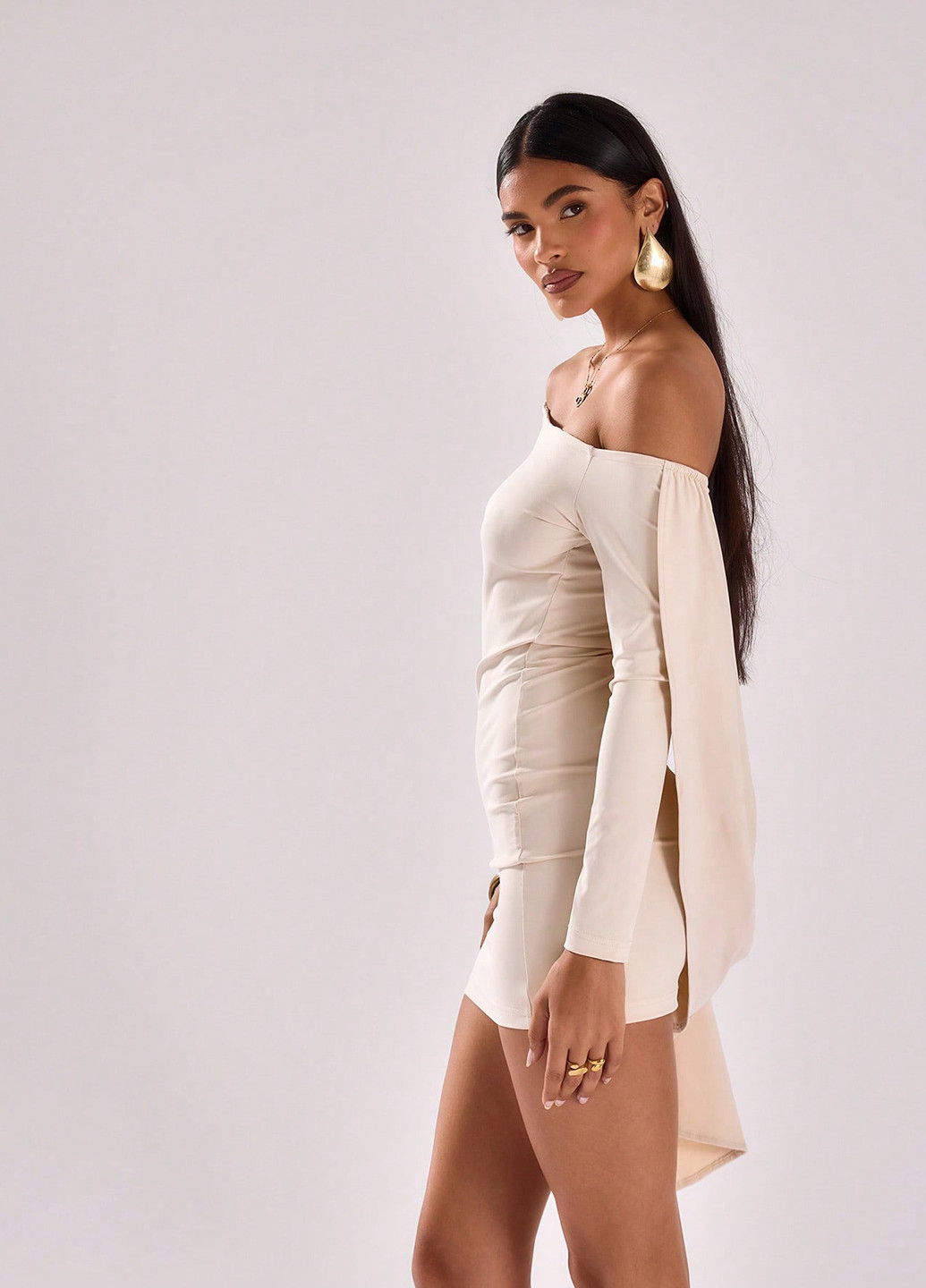 Айвори праздничный платье с открытыми плечами SHEIN однотонное