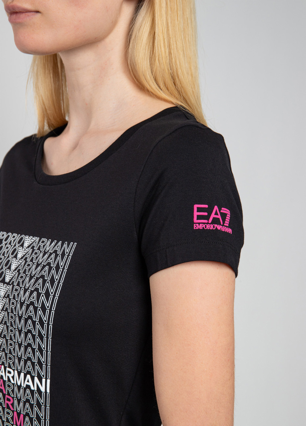 Черная летняя футболка EA7