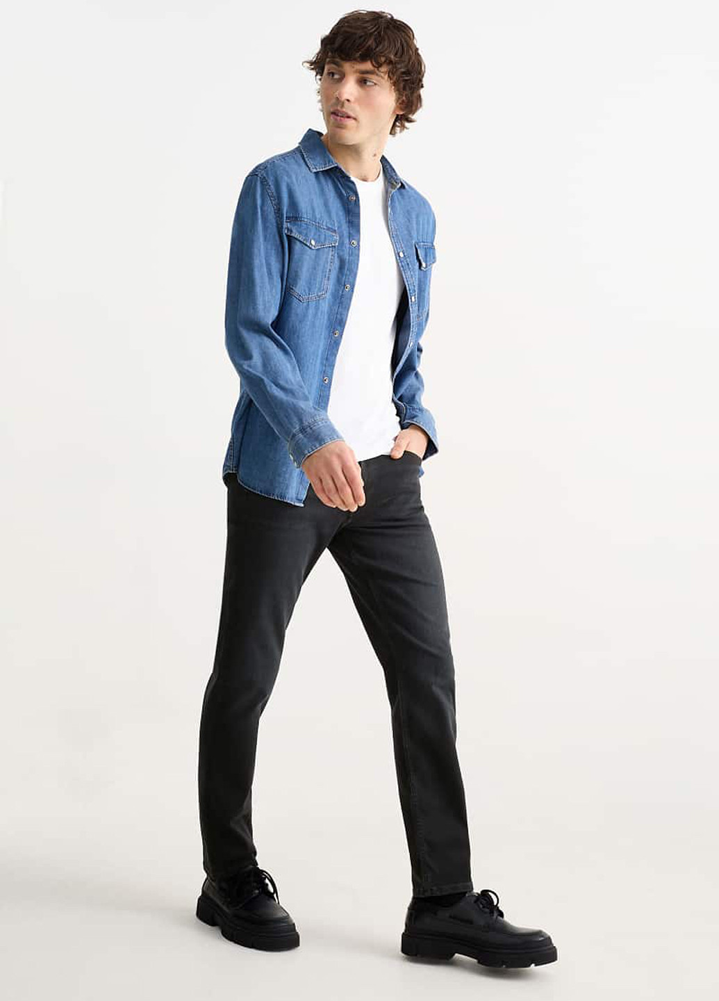 Черные демисезонные слим джинсы C&A