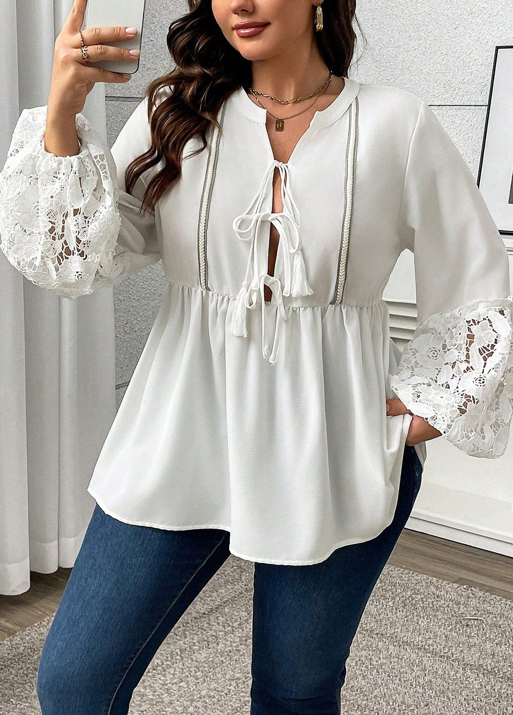 Біла блуза з баскою SHEIN