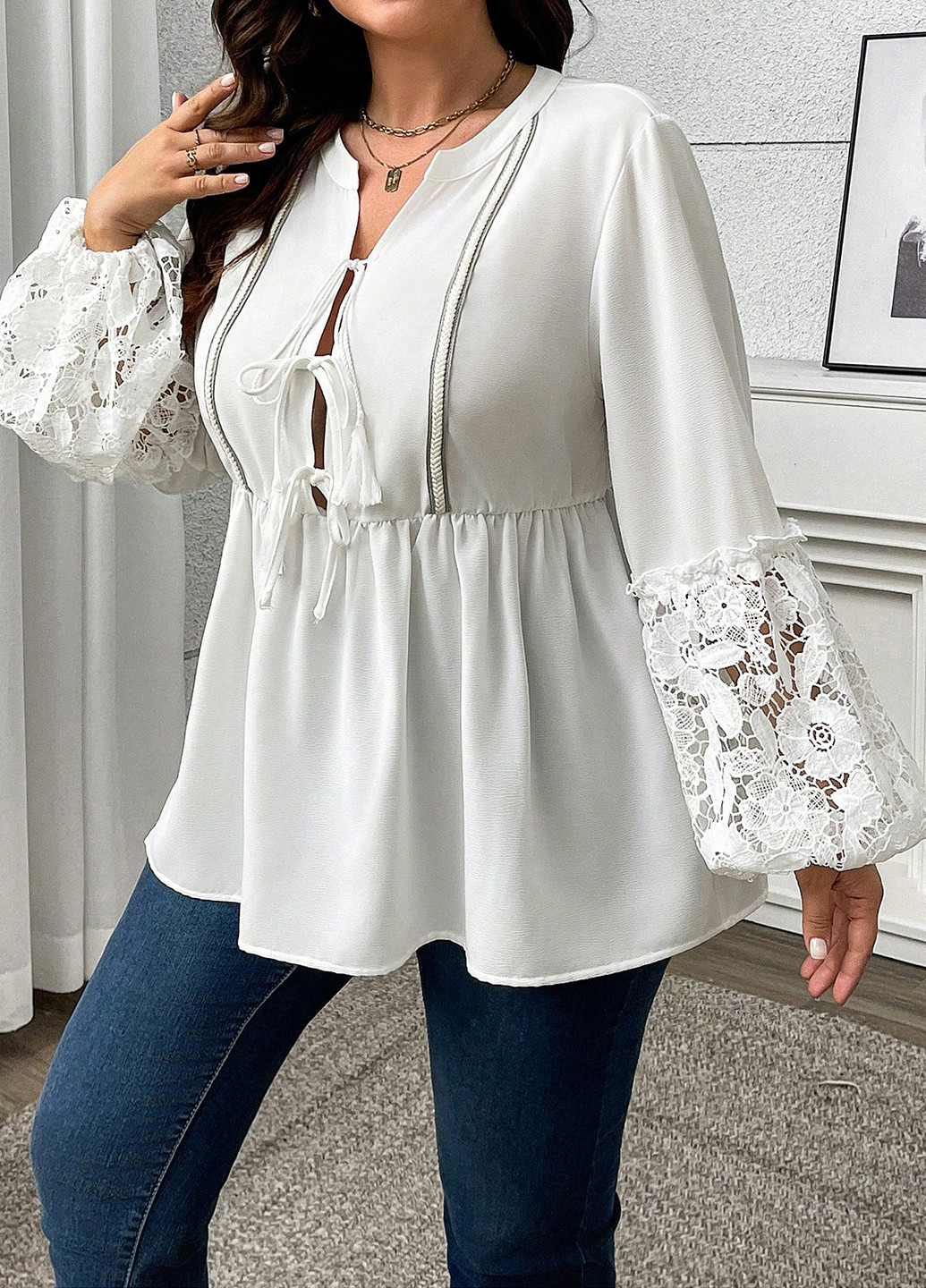 Біла блуза з баскою SHEIN