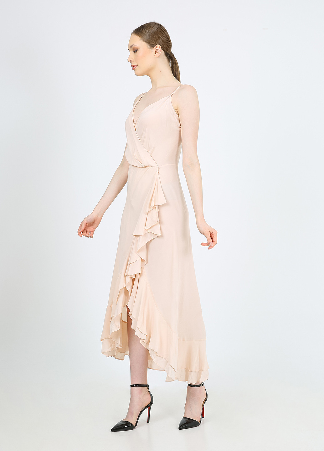 Пудровое кэжуал платье на запах Casalini однотонное