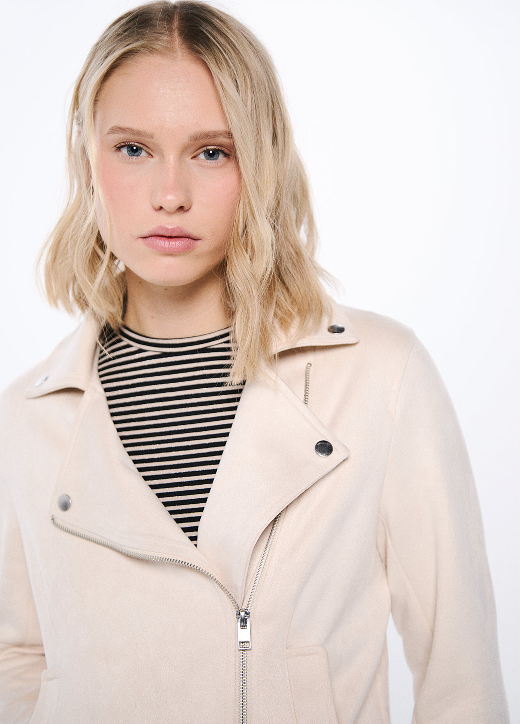 Бежевая демисезонная куртка косуха Springfield