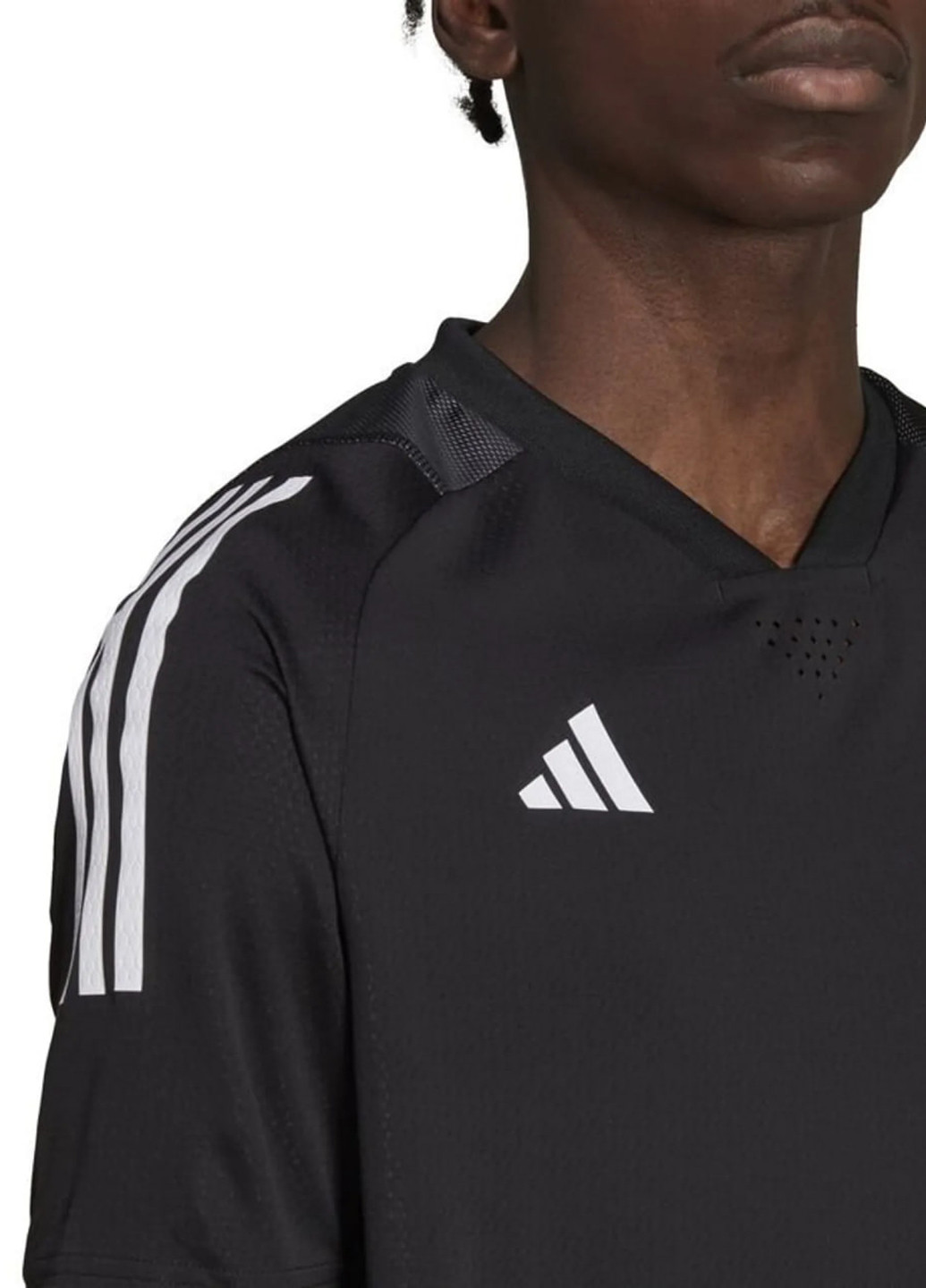 Чорна футболка adidas