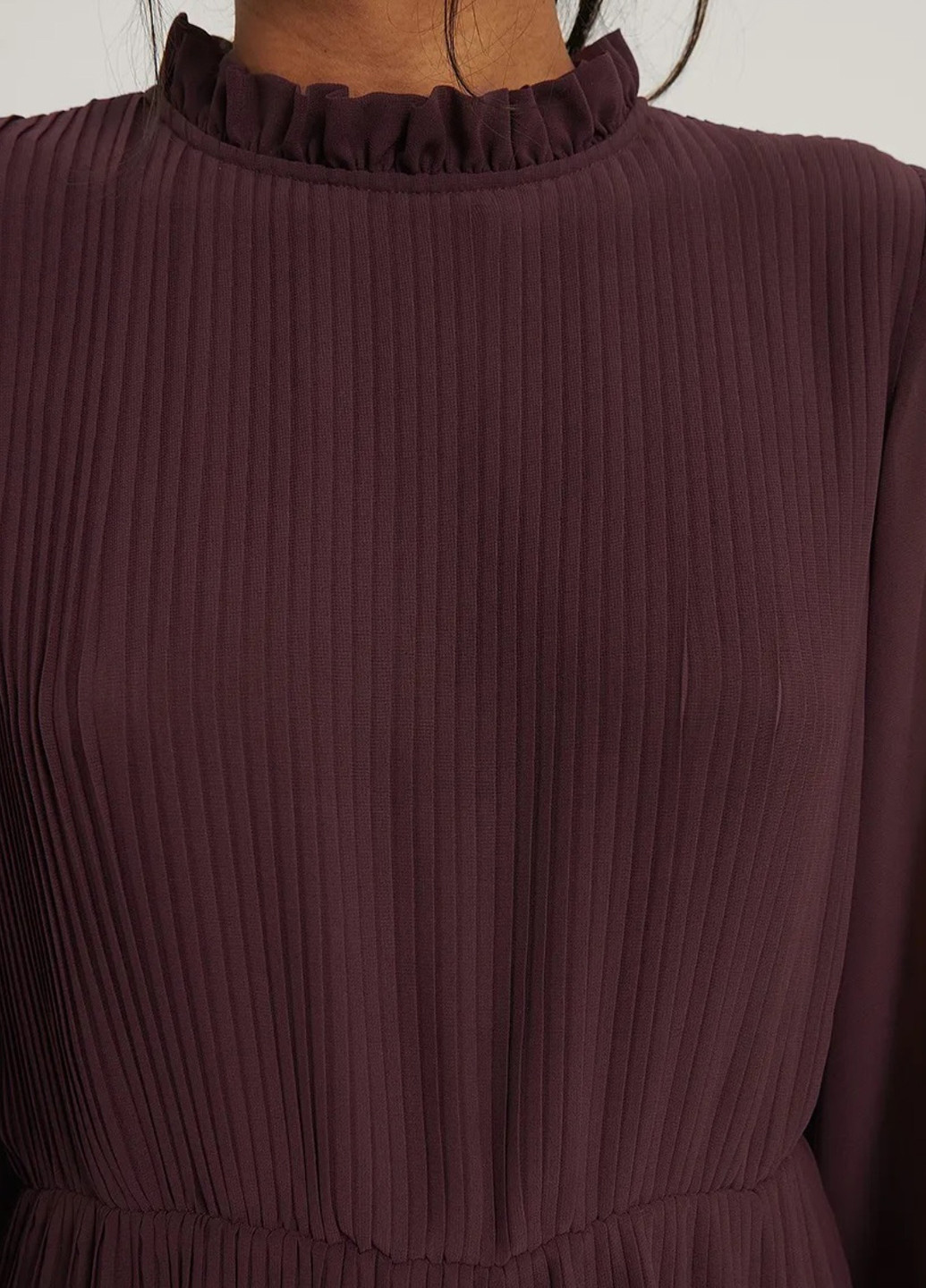 Темно-бордовое кэжуал платье плиссированное, клеш NA-KD однотонное