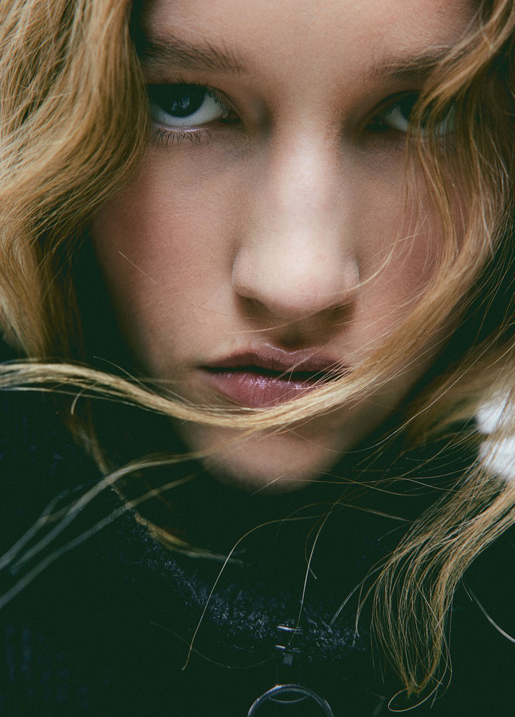 Черно-белый зимний свитер H&M