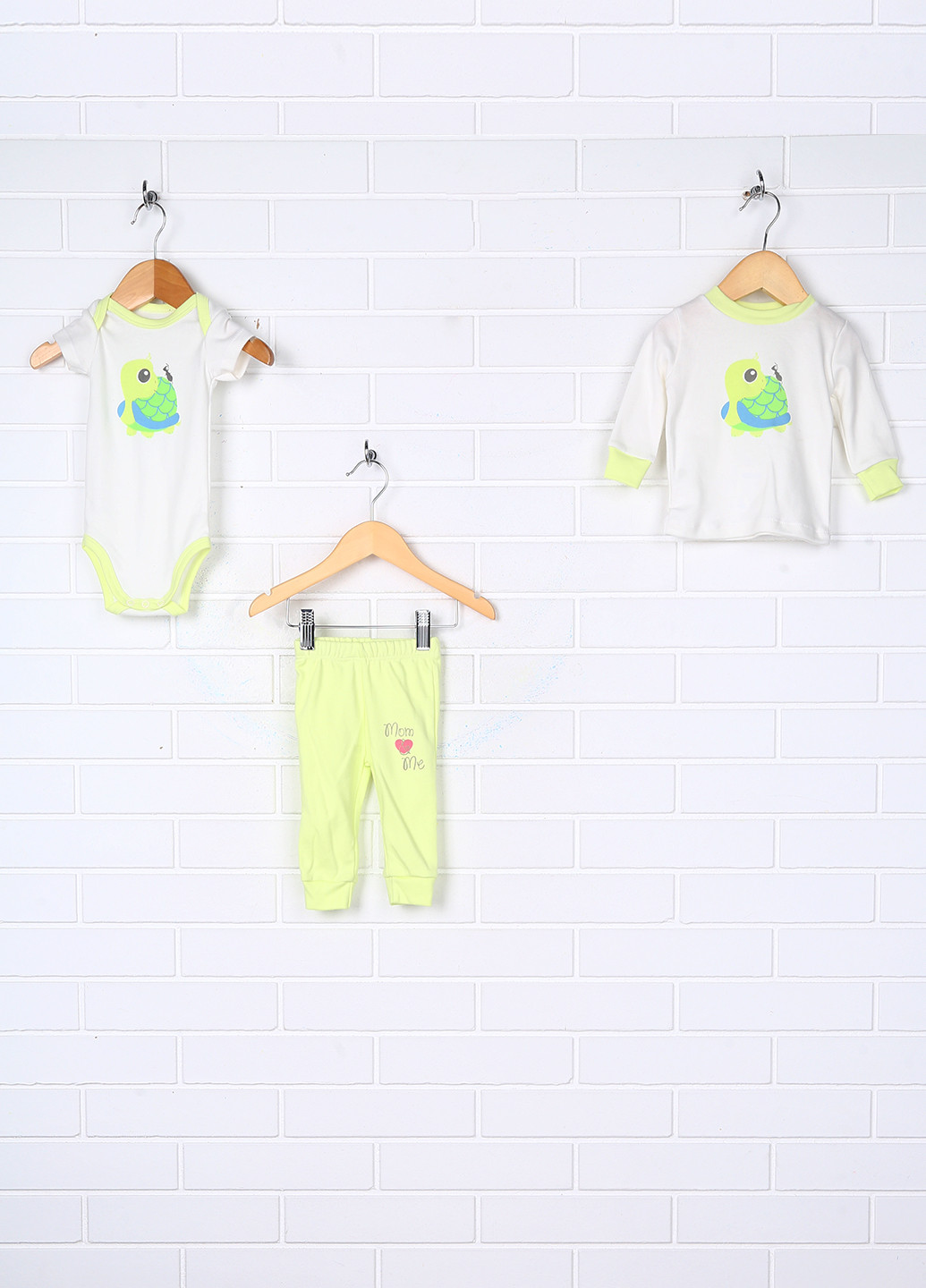 Салатовий демісезонний комплект (лонгслів, боді, брюки) Baby Art